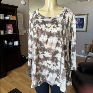 Kim & Cami tie dye long sleeve top w/buttons down the back-size XL
